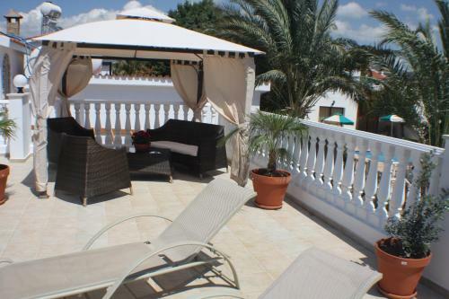 Lovely 7 Bedroom Villa