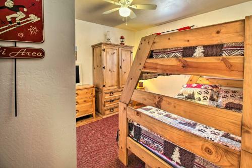 Serene Family Cabin With Fire Pit And Jungle Gym!