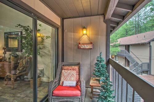 Apartamento Charming Pinetop Condo With Fireplace And Balcony