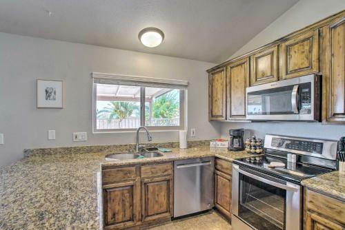Modern Mesa Oasis With Gas Grill And Fire Pit!