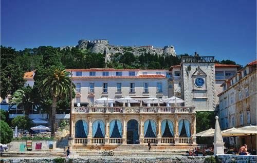 Awesome Apartment In Vrboska With 2 Bedrooms