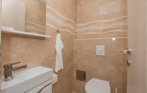 Awesome Apartment In Vrboska With 2 Bedrooms