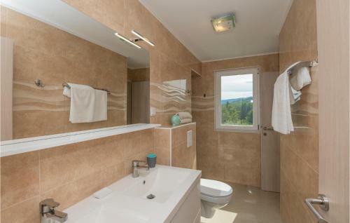 Awesome Apartment In Vrboska With 2 Bedrooms