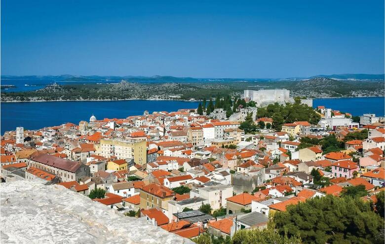 Nice Home In Vrlika With Wifi And 4 Bedrooms