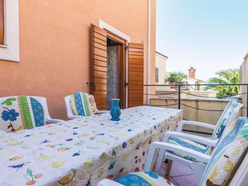 Rustic Holiday Home In Vrsar With Garden