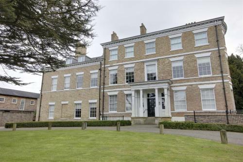 Modern 1 Bed Penthouse Apartment In Private Estate