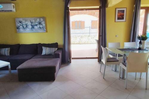 Lovely 4-bed Stone Villa In Cabrunici With Pool