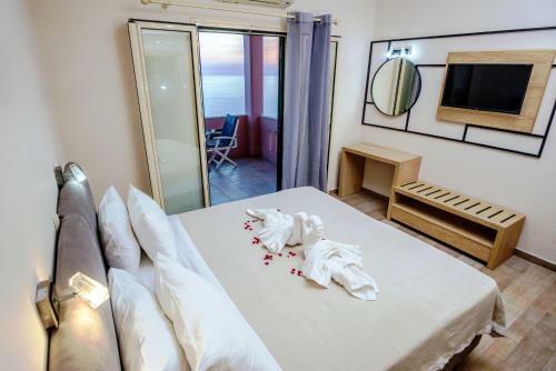 Secluded, Sunset, Beaches, Walk To Village-melina
