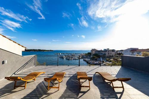 Villa Sunrise, Beautiful Penthouse With Jacuzzi