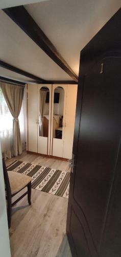 Hostal Pensiunea Casa Andreea - B�rsana Maramure?