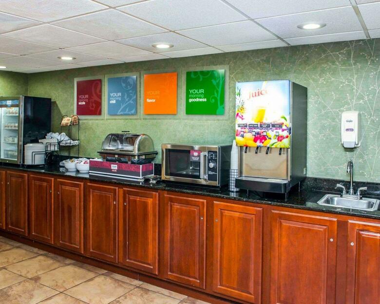 Hotel Comfort Inn & Suites North At The Pyramids