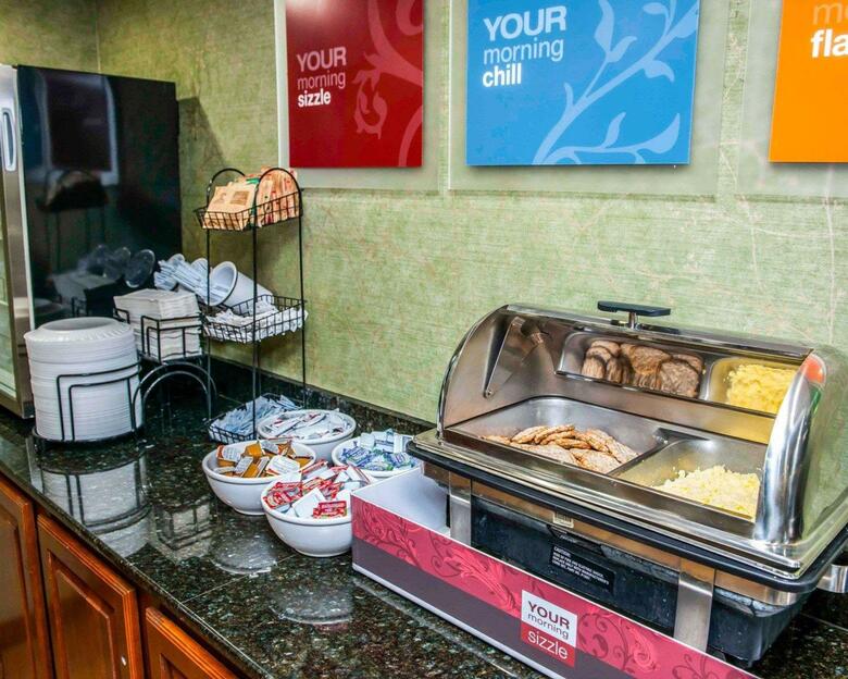 Hotel Comfort Inn & Suites North At The Pyramids