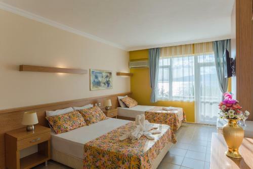 Aqua Nina Hotel