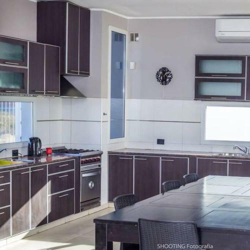 Casa Amplia Con Pileta Climatizada