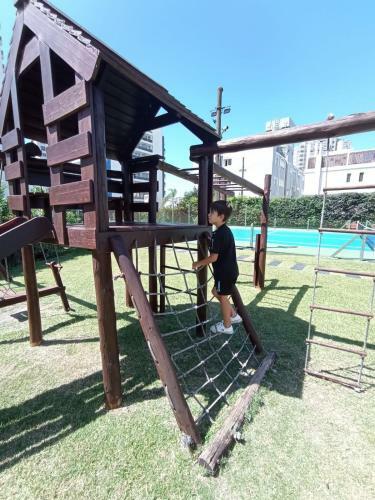 Apartamento de 2 Dormitorios Con Parrillero En Punta Del Este