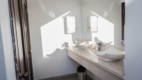 Apartamento Modern Condo, Great Location!