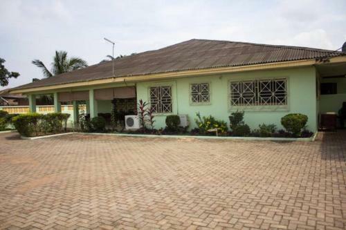 Hotel Jayliz Lodge Adenta,accra