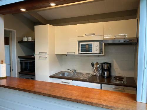 Bungalow "ipom�a" � 2 Pas de La Plage Et Lagon