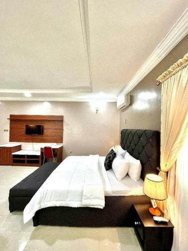 Allover Apartments & Suites Area 1