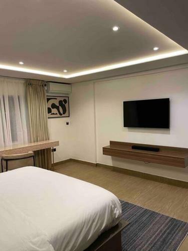 Upscale 3 Bedroom High-rise Apartment In V/island
