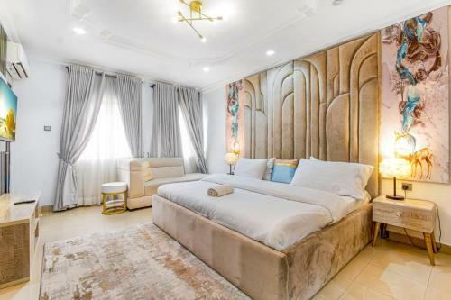 Cheerful & Colourful 3bedroom Apartment