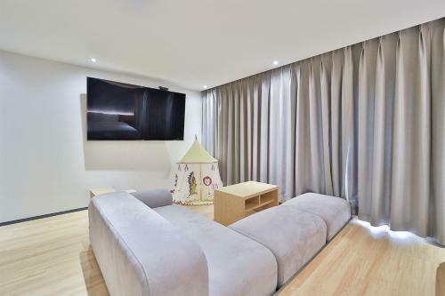 Custom Hotel