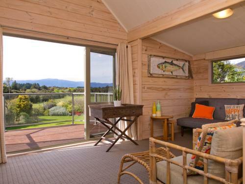 Riverstone House - Turangi Holiday Home