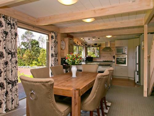 Riverstone House - Turangi Holiday Home