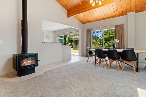 Country Retreat - Athenree Holiday Home