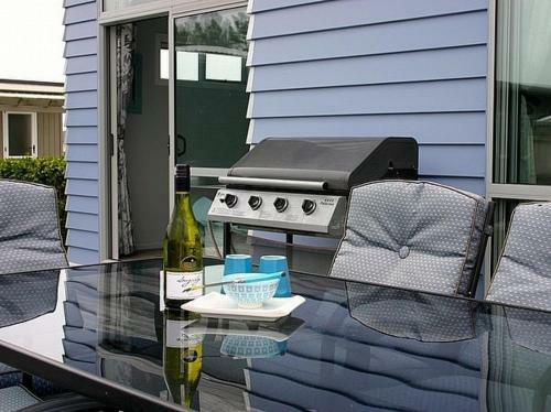 Relaxing On Reel - Waihi Beach Holiday Home