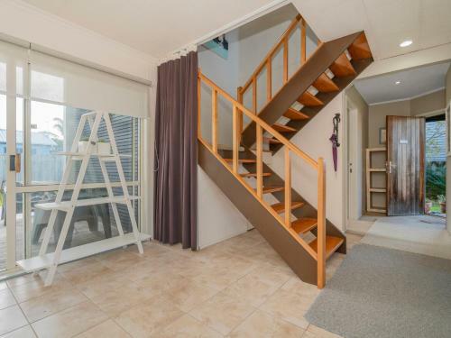 By The Beach - Whangamata Holiday Home