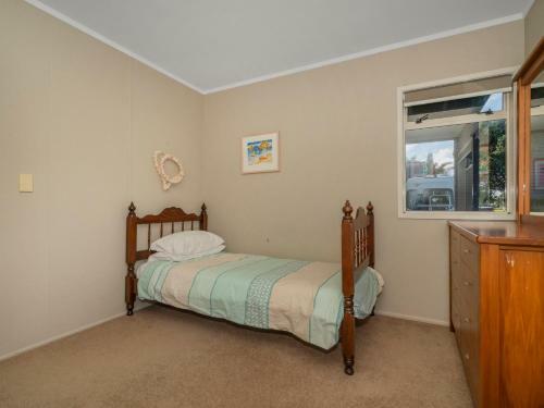 By The Beach - Whangamata Holiday Home