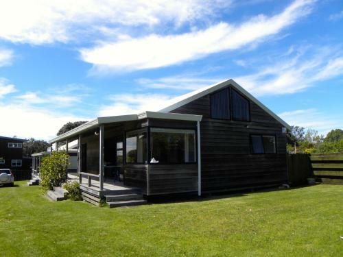 Fun At Wharekaho - Simpsons Beach Holiday Home