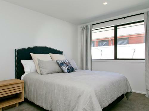 Lakeside Estate - Rainbow Point Holiday Home
