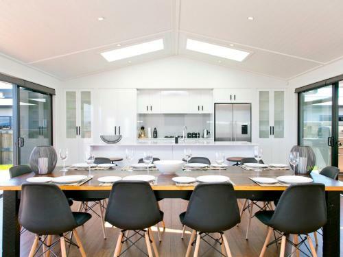 Lakeside Estate - Rainbow Point Holiday Home