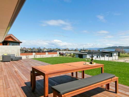 Lakeside Estate - Rainbow Point Holiday Home