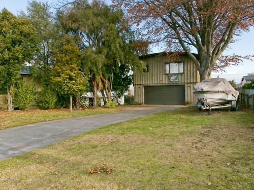 Whakaipo Views - Taupo Holiday Home