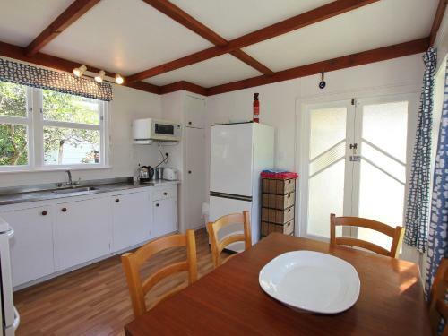 Front Bach Hideaway - Hahei Holiday Home