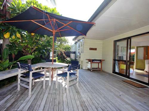 Front Bach Hideaway - Hahei Holiday Home