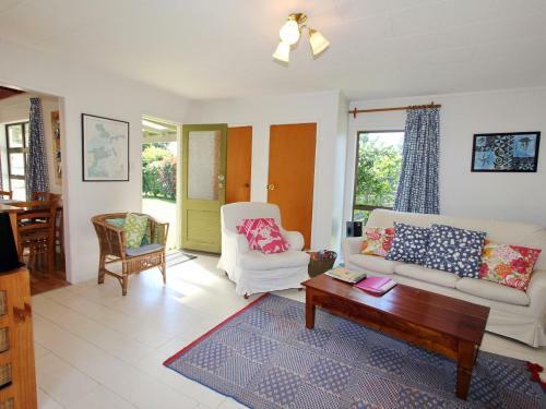 Front Bach Hideaway - Hahei Holiday Home