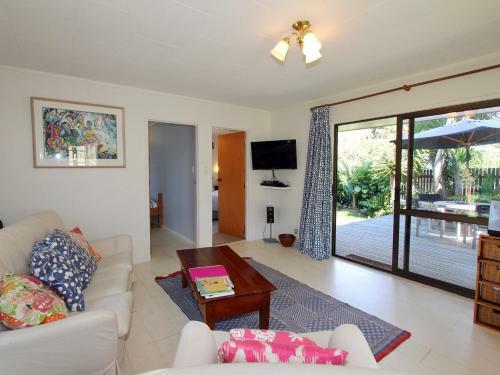 Front Bach Hideaway - Hahei Holiday Home