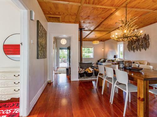 Stag & 3 Pigs - Ohakune Holiday Home