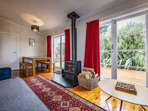 Old Railway Cottage - Ohakune Holiday Home