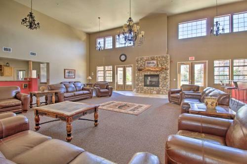 Apartamento Rustic-chic Overgaard Condo With Fishing Pond!
