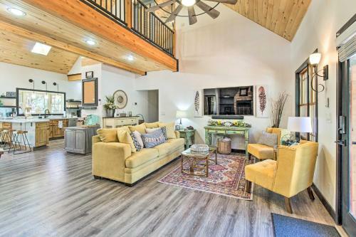 Evolve Spacious Bohemian Cabin 9 Miles To Lake!