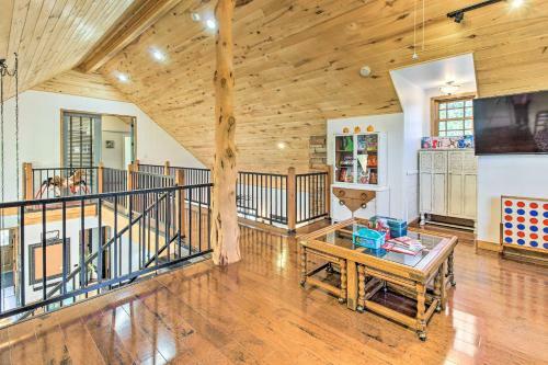 Evolve Spacious Bohemian Cabin 9 Miles To Lake!
