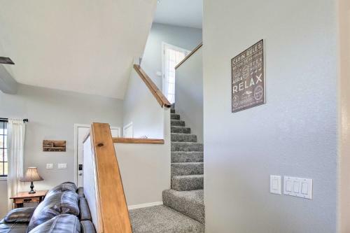 Modern Show Low Retreat With Deck And Mtn Views!