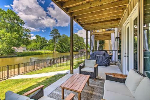 Waterfront Lake Hamilton Home Dock And Grill!
