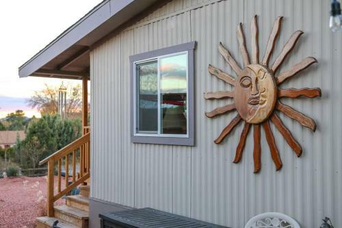 Serene 2 Bedroom! Walk To Trails! Red Rock Mountain Views!
