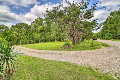 Mountain Home Retreat About 5 Mi To Norfork Lake!